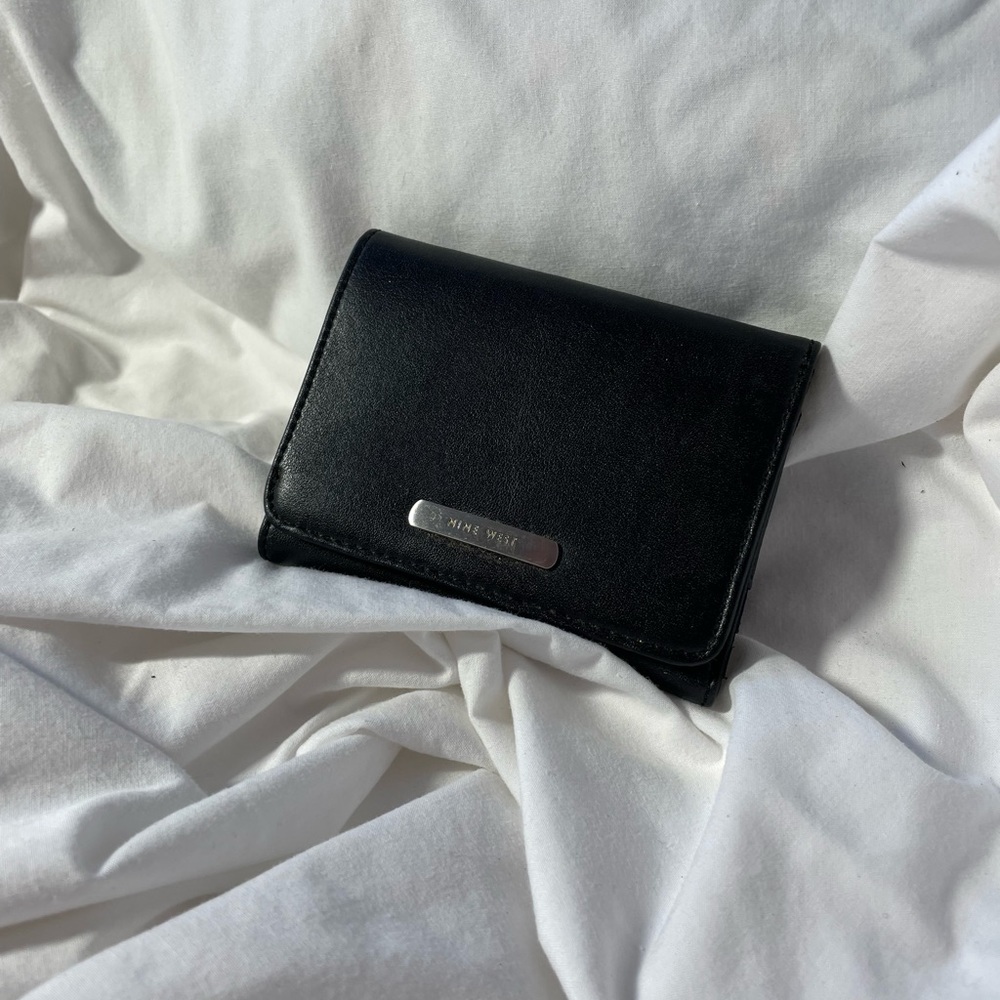 nine west wallet